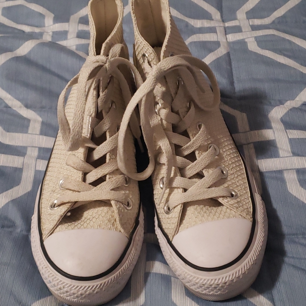 Shoes - Picture 2 of 3